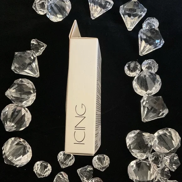 Icing vegan press on nails - Picture 2 of 4